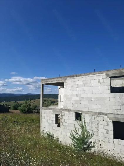 Casă cu Teren 1300 Mp în Măguri