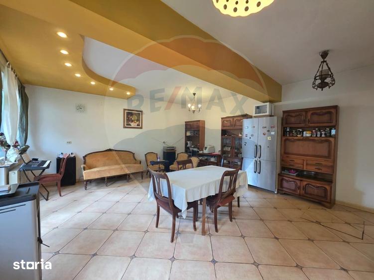 Casă cu 4 camere cu Teren 152 Mp în Central