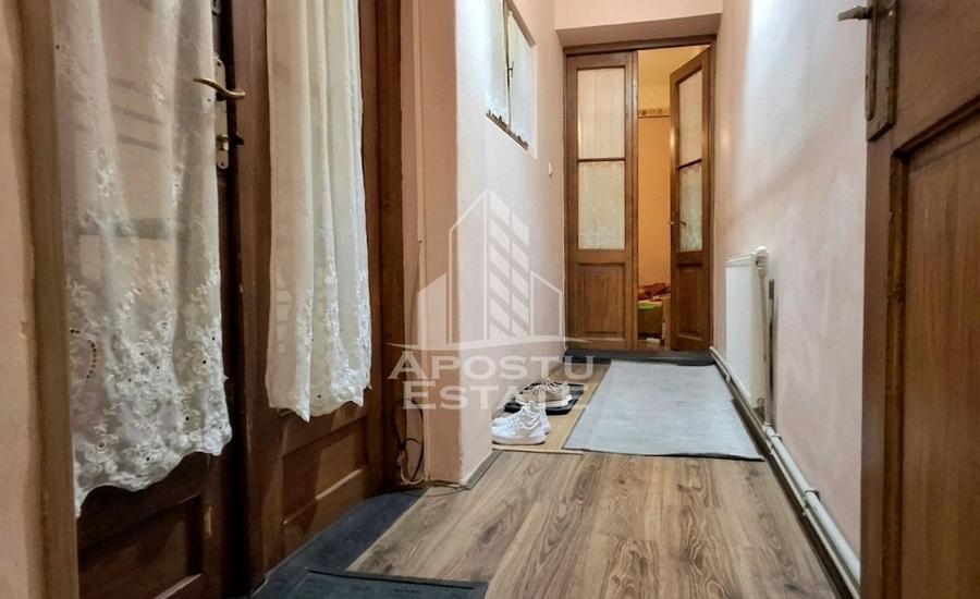 Apartament cu 3 camere semidecomandat în Central
