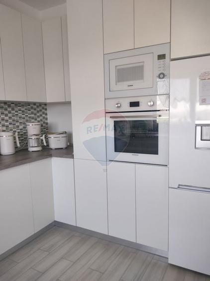 Casă cu 3 camere cu Teren 256 Mp în Nazna
