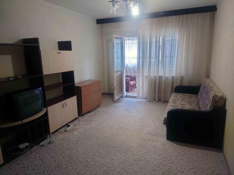 Apartament cu 3 camere decomandat, mobilat în Mircea cel Bătrân