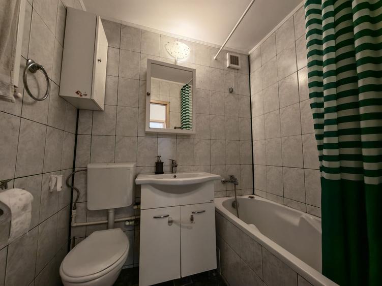 Apartament cu 3 camere semidecomandat în Drumul Taberei