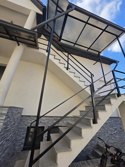 Apartament cu 4 camere decomandat, mobilat în Central