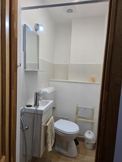 Apartament cu 3 camere semidecomandat în 1 Mai