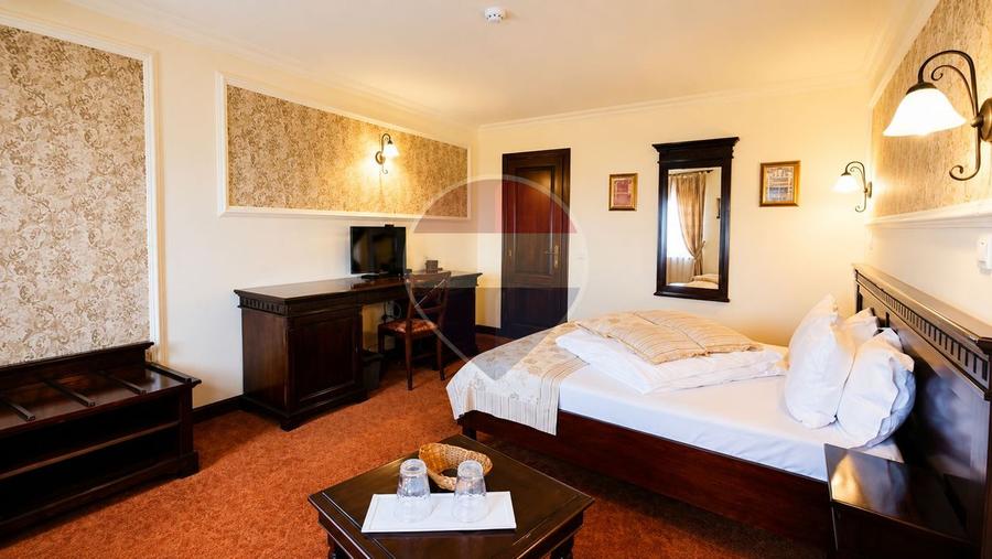 Hotel/Pensiune, de 1,200 mp, în Peștera