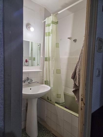 Garsonieră decomandată în Vitan