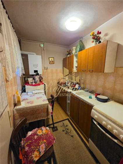 Garsonieră decomandată, mobilată în Soarelui