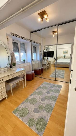 Apartament cu 3 camere decomandat, mobilat în Central