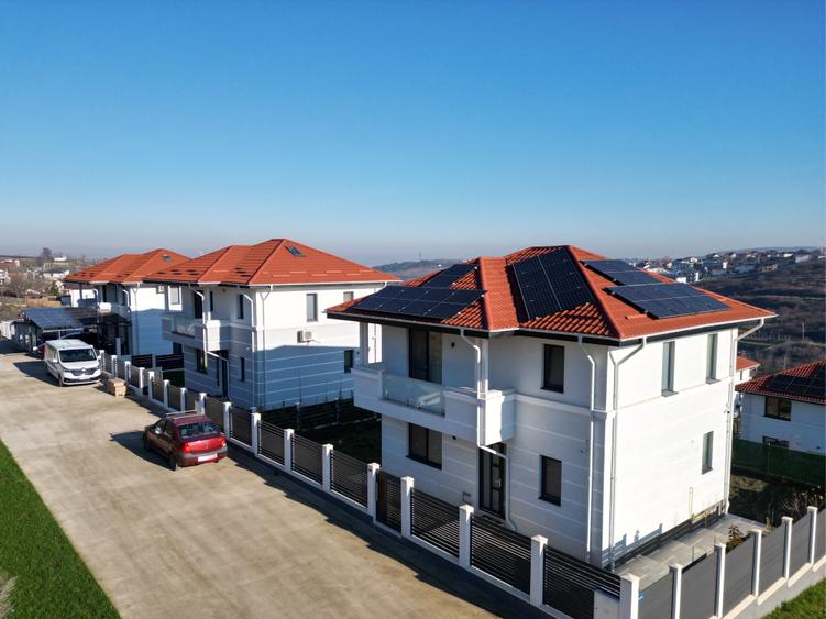 Casă individuală cu 5 camere cu Canalizare în Hlincea