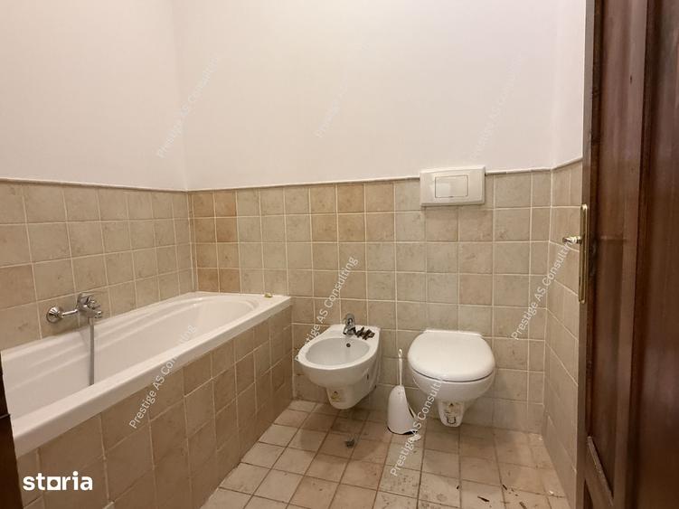 Apartament cu 4 camere în Central