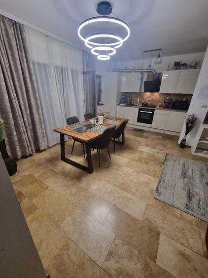Apartament cu 2 camere decomandat în Girocului