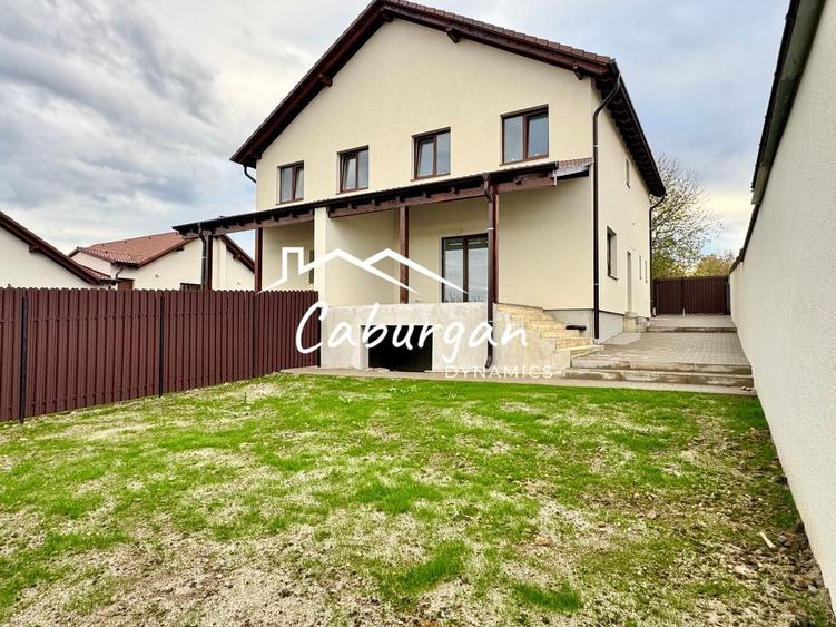 Duplex cu 4 camere cu Canalizare în Exterior Vest