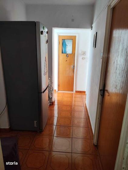 Apartament cu 3 camere decomandat în Tei