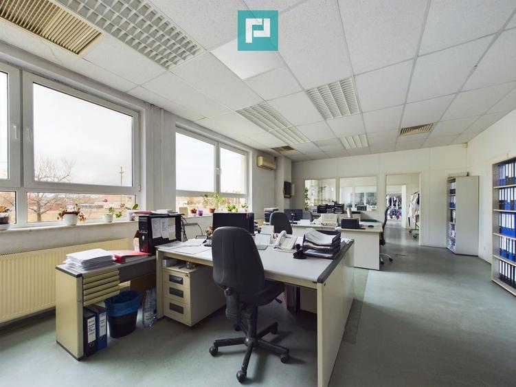 Spațiu industrial, de 6,879 mp, în Sânleani