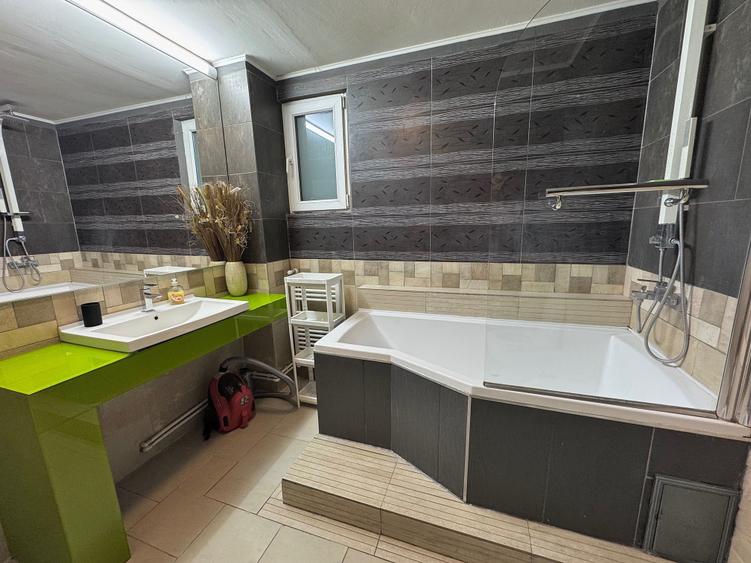 Apartament cu 3 camere decomandat în Pipera