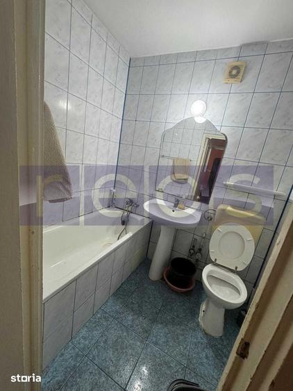 Apartament cu 3 camere semidecomandat în Ozana
