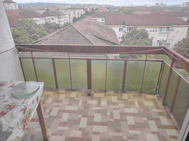 Apartament cu 4 camere semidecomandat în Rogerius