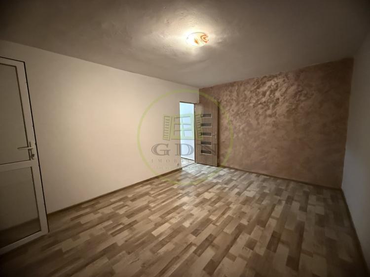 Apartament cu 2 camere semidecomandat în Craiovița Nouă