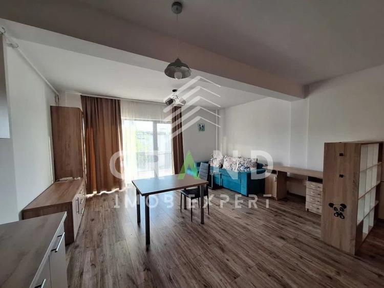 Apartament cu 2 camere semidecomandat, mobilat în Borhanci