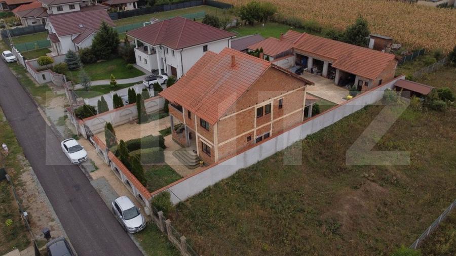 Casă individuală cu 6 camere cu Canalizare în Vetiș
