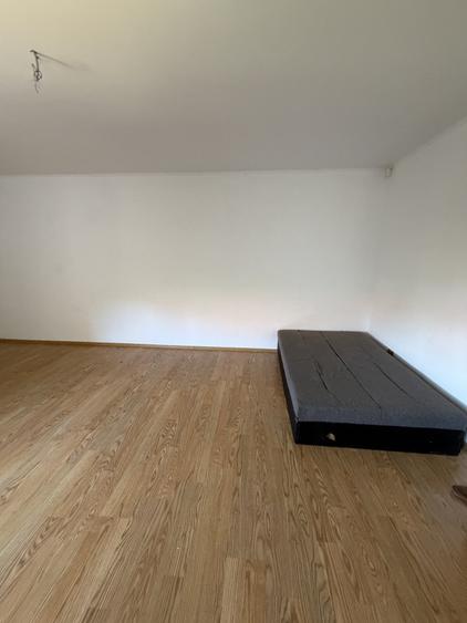Casă individuală cu 6 camere cu Canalizare în Dumbrăvița