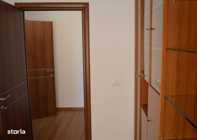 Apartament cu 3 camere semidecomandat în Titan