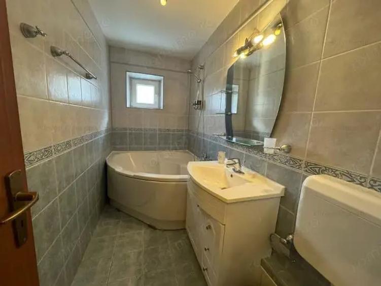 Apartament cu 3 camere decomandat în Decebal