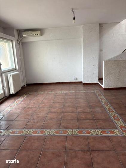 Apartament cu 5 camere în Centrul Civic