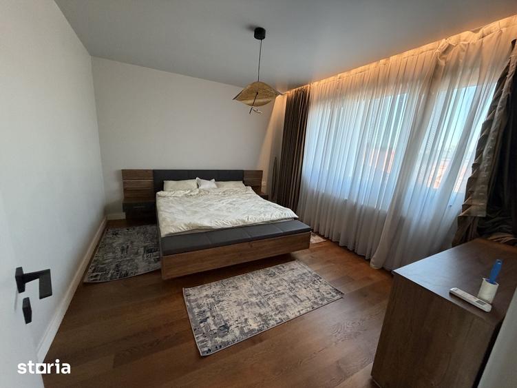 Casă cu 6 camere cu Teren 181 Mp în Apărătorii Patriei