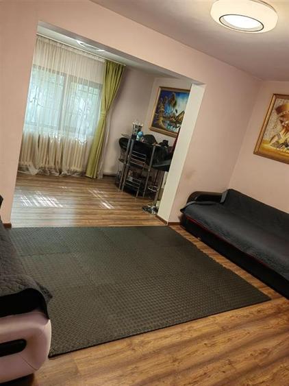 Apartament cu 3 camere decomandat, mobilat în Podul de Piatră