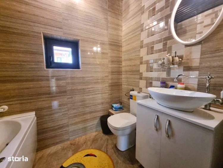 Casă cu 4 camere cu Canalizare în Valu lui Traian