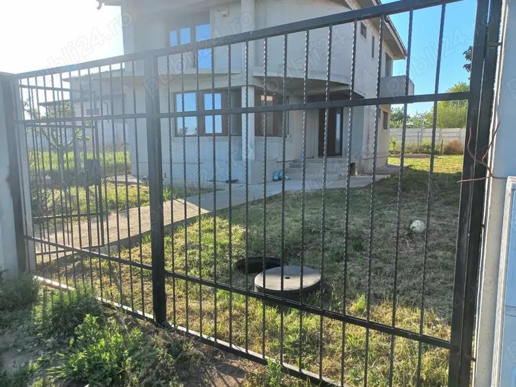 Casă cu 4 camere cu Teren 400 Mp în Ovidiu