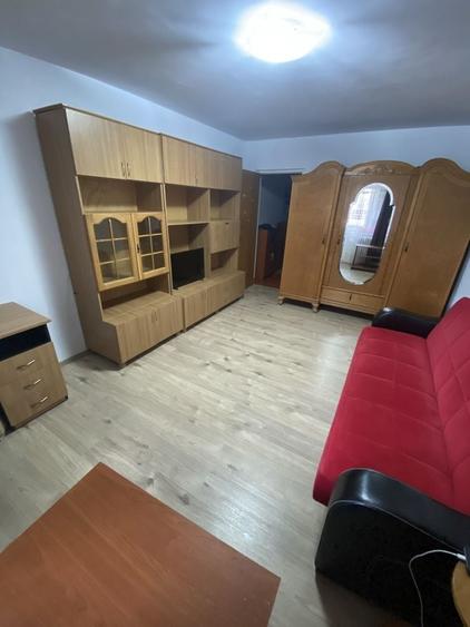 Proprietar , inchiriez garsoniera ap cu 1 cam decomandat la Metrou Lujerului - 3