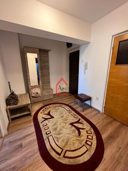 Apartament cu 2 camere decomandat, mobilat în Hala Centrală