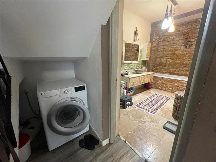 Casă cu 4 camere cu Teren 390 Mp în Oșorhei