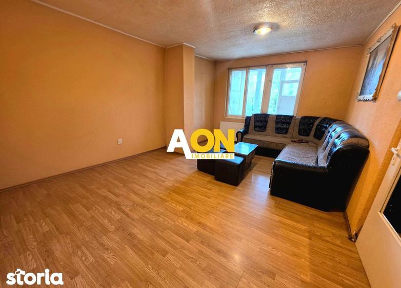 Apartament cu 3 camere decomandat în Cetate