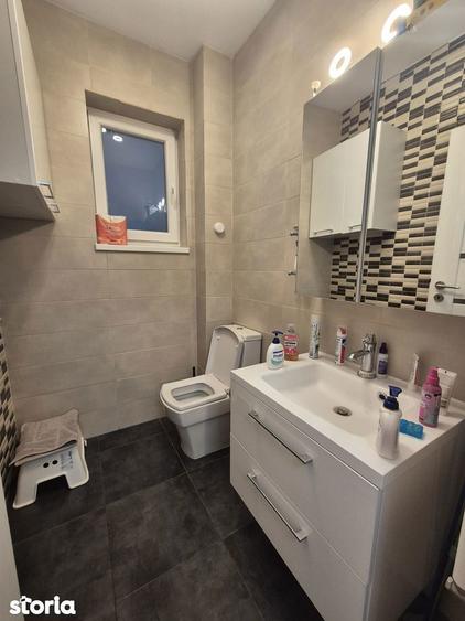 Casă cu 5 camere cu Teren 500 Mp în Săbăreni