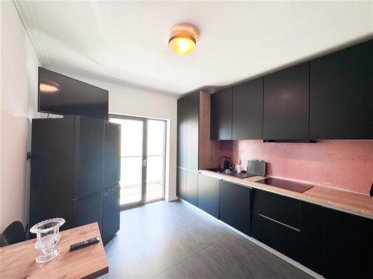 Apartament cu 4 camere decomandat în Tei