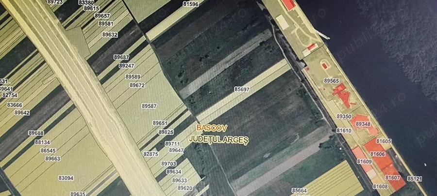 Teren de 4800 mp, în Bascov