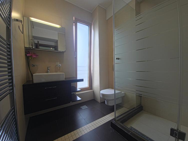 Apartament cu 3 camere decomandat, mobilat în Km 5