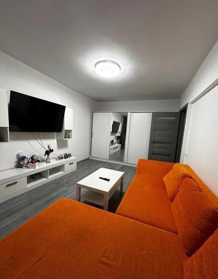 Apartament cu 3 camere decomandat, mobilat în Drumul Taberei