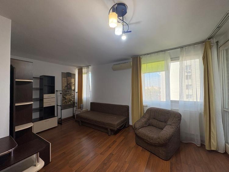 Apartament cu 2 camere decomandat în Titan