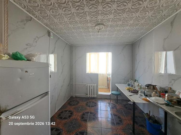 Apartament cu 3 camere decomandat în Basarabia