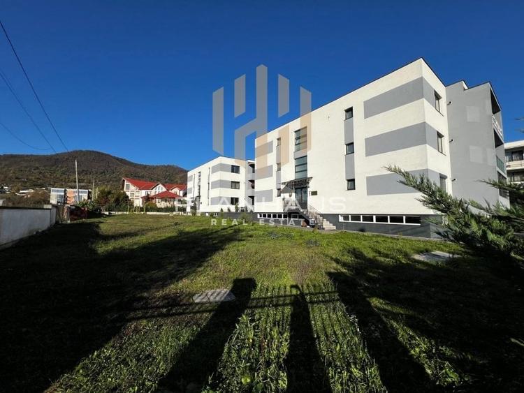 Apartament cu 3 camere decomandat în Valea Borcutului