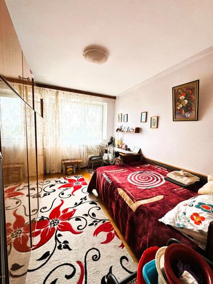 Apartament cu 3 camere decomandat în Tătărași