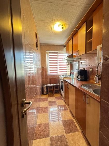 Apartament cu 3 camere semidecomandat în Alexandru cel Bun