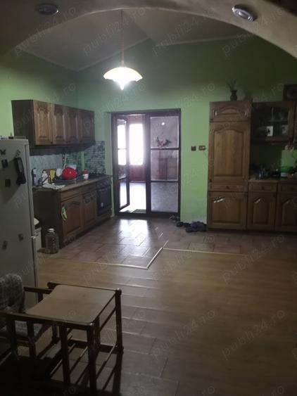 Casă cu 4 camere în Vânători