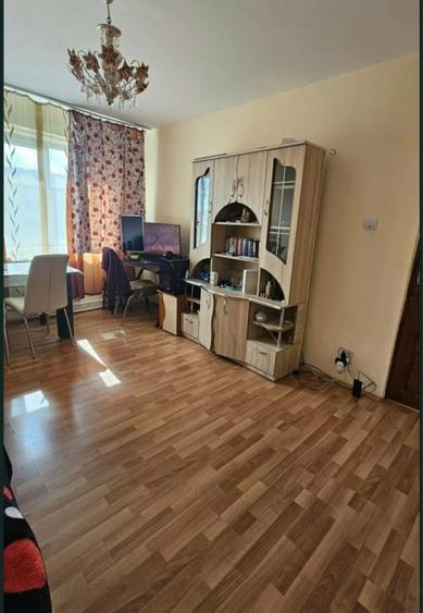 Apartament cu 2 camere nedecomandat în Micro 5