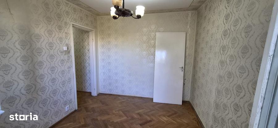 Apartament cu 3 camere semidecomandat în Circumvalațiunii