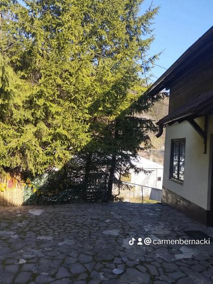 Casă cu 6 camere cu Teren 1200 Mp în Cheia